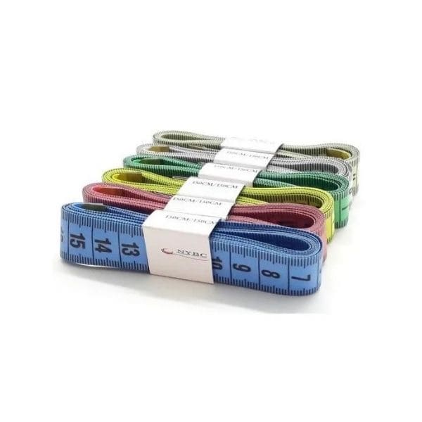 Compacta e leve, cabe em qualquer estojo de costura, necessaire ou bolso, tornando-se um acessório indispensável no dia a dia de quem cria.